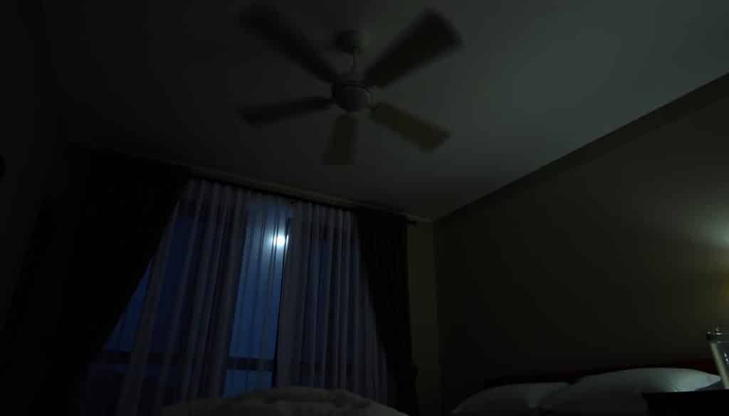 Kann man einen Ventilator über Nacht anlassen?